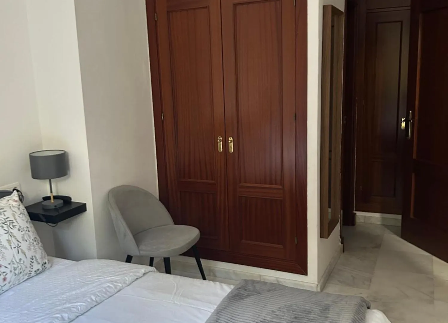 Apartamento Proximo Al Centro De 2 Dormitorios Con Piscina. Seville 0*,  Spain